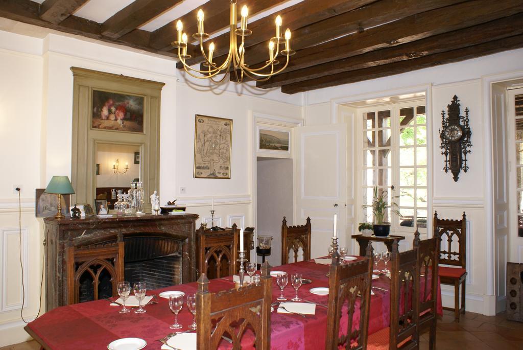 Hostellerie Du Chateau De L'Isle La Croix-en-Touraine Екстериор снимка