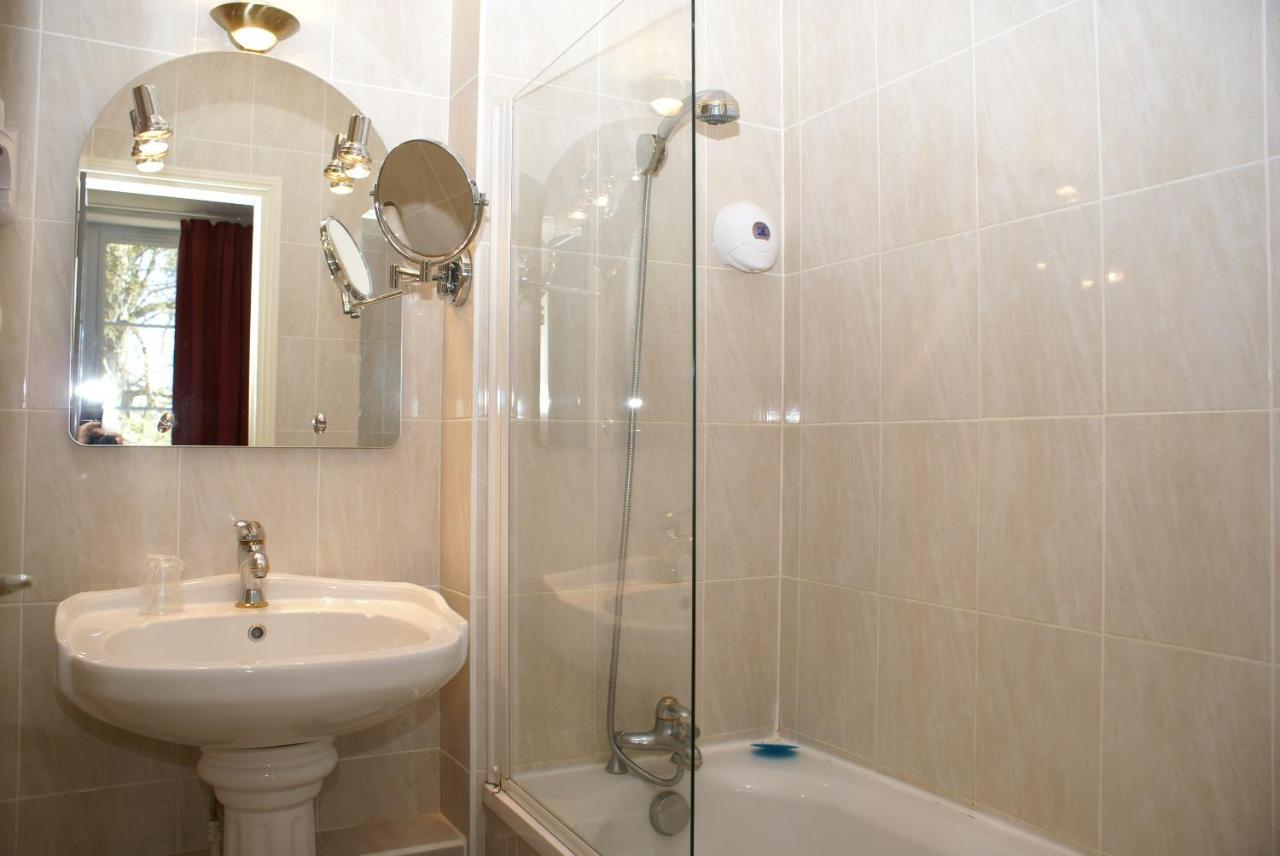 Hostellerie Du Chateau De L'Isle La Croix-en-Touraine Екстериор снимка